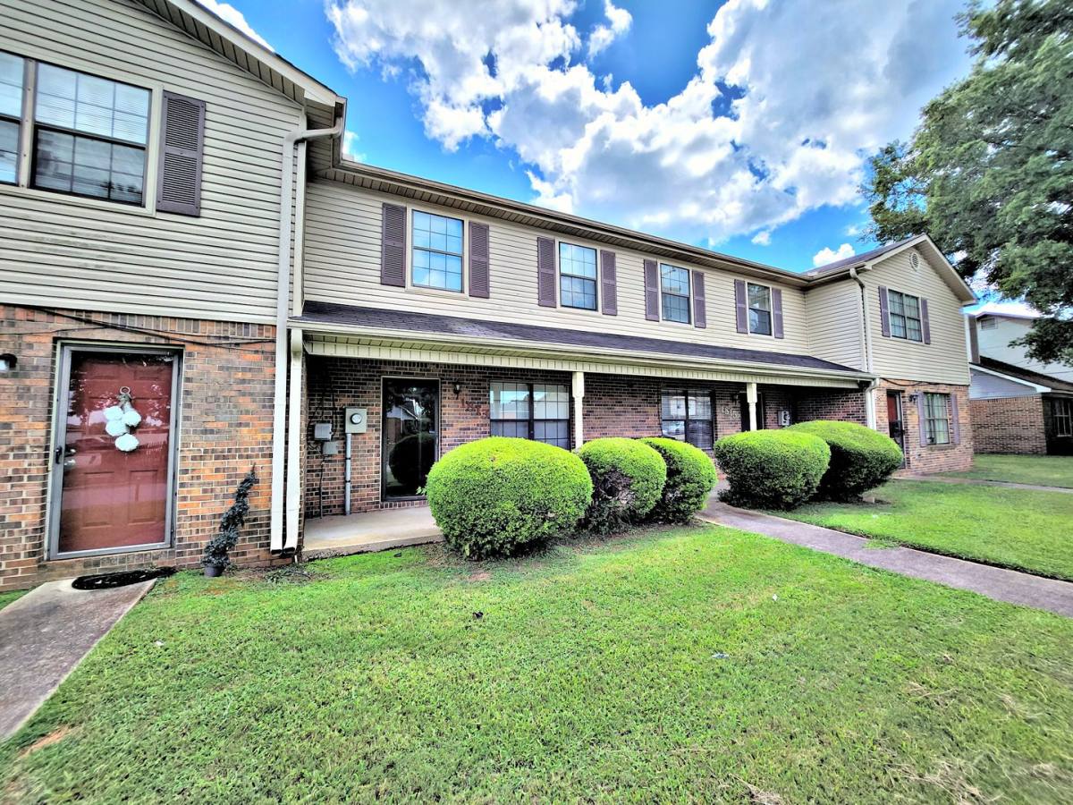 Townhouse for rent at 1811-1817 Glenn St SW, Decatur, AL 35603