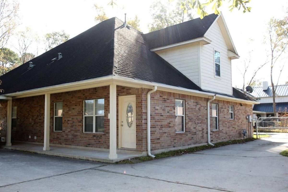 House for rent at 194 Davis St, Humble, TX 77338