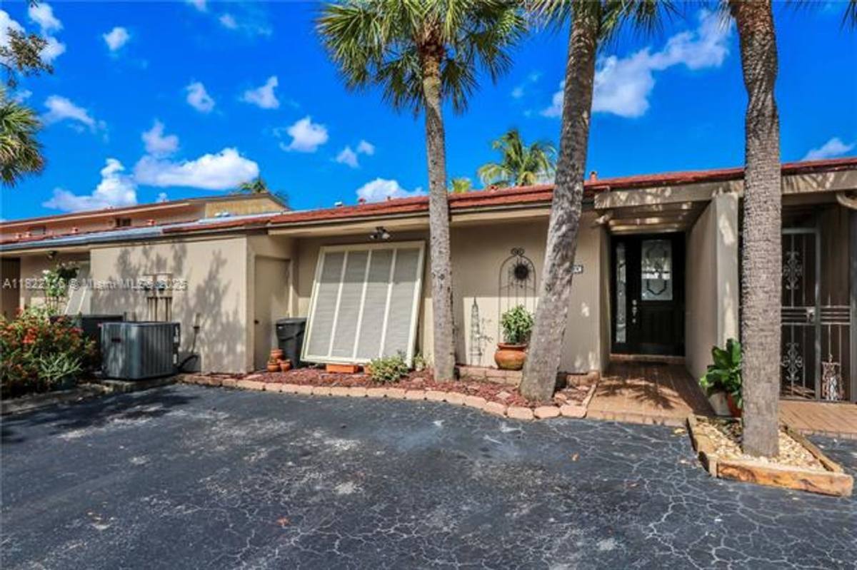Townhouse for rent at 8299 Balgowan Rd, Hialeah, FL 33016