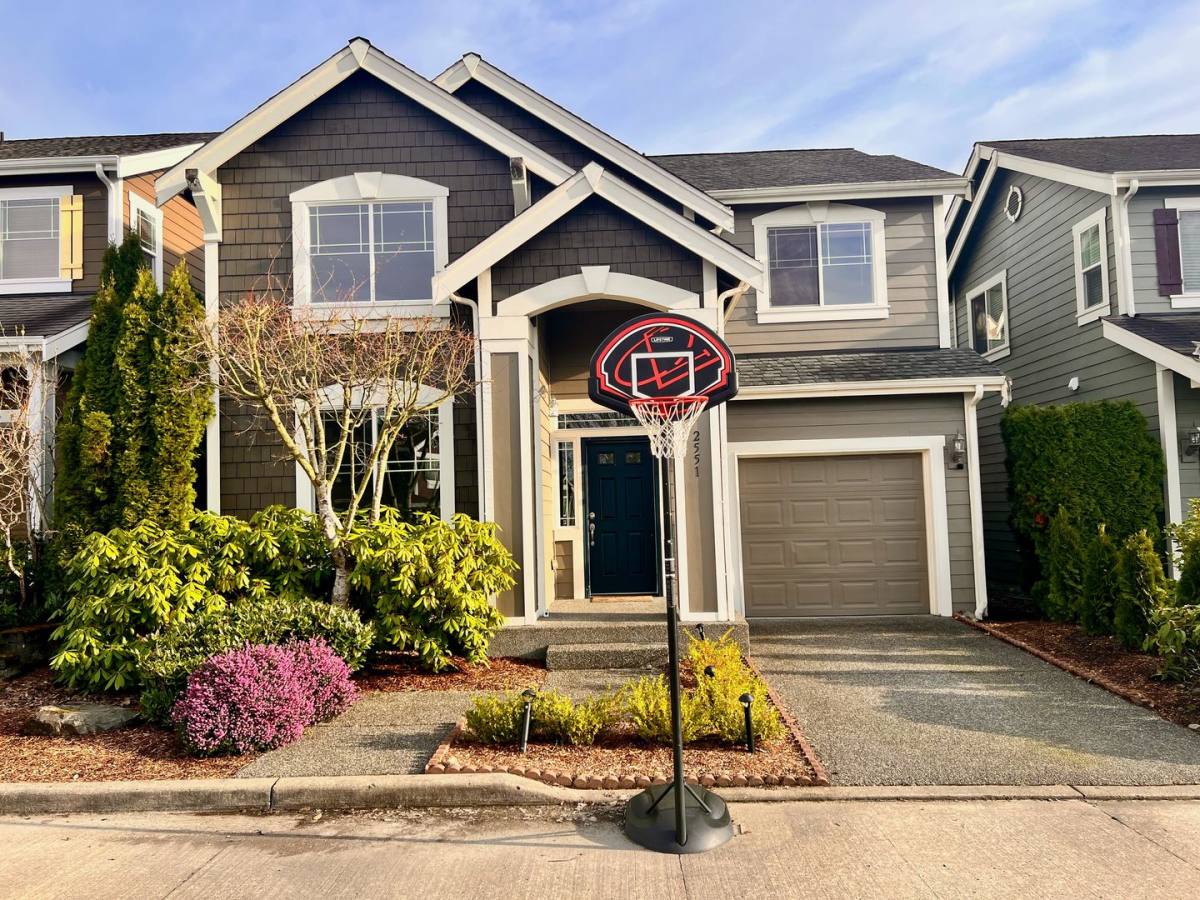 House for rent at 2551 NE Kensington Court, Issaquah, WA 98029