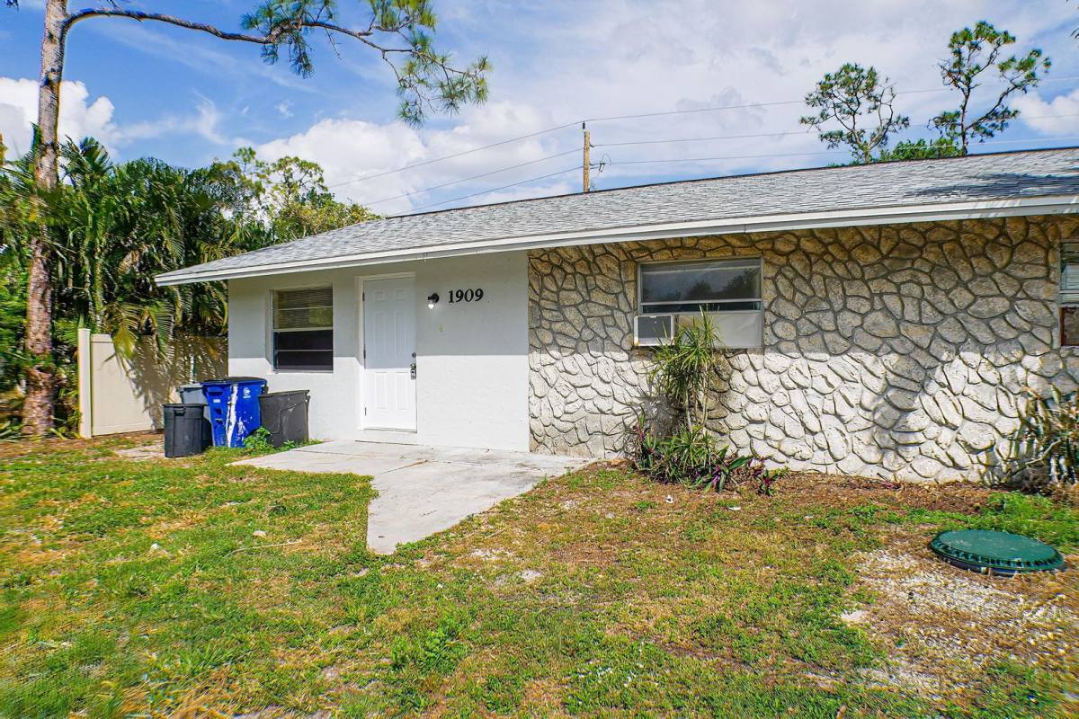 Apartment for rent at 19091 19095 Holly Rd, Fort Myers, FL 33967