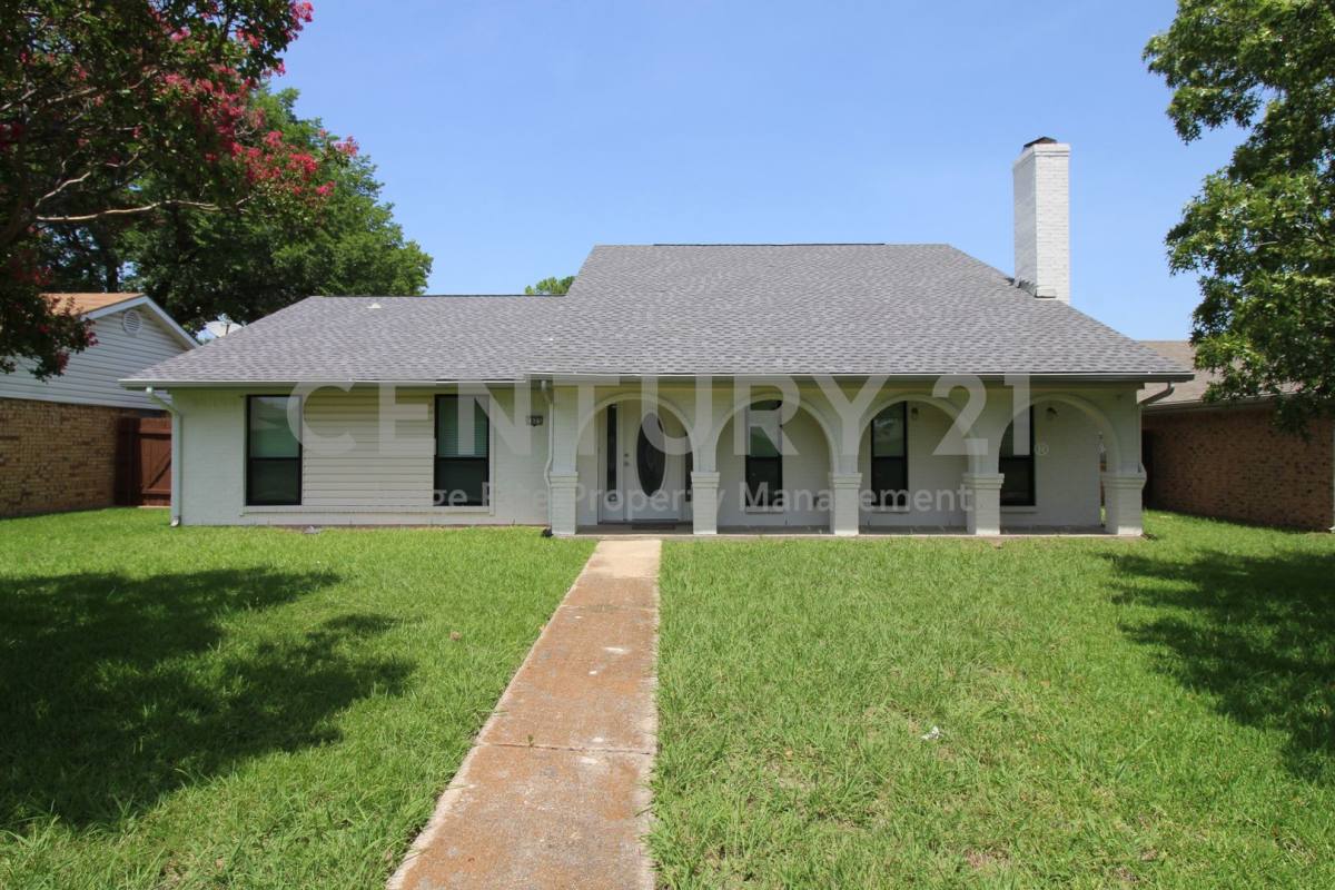 House for rent at 2805 Meadow Park Dr, Garland, TX 75040