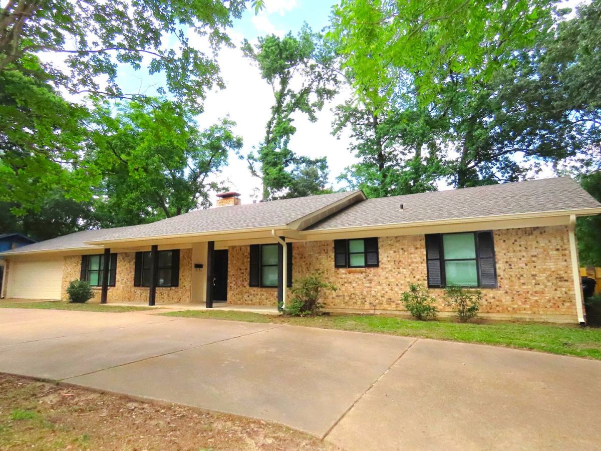 House for rent at 3618 Silverwood Dr, Tyler, TX 75701