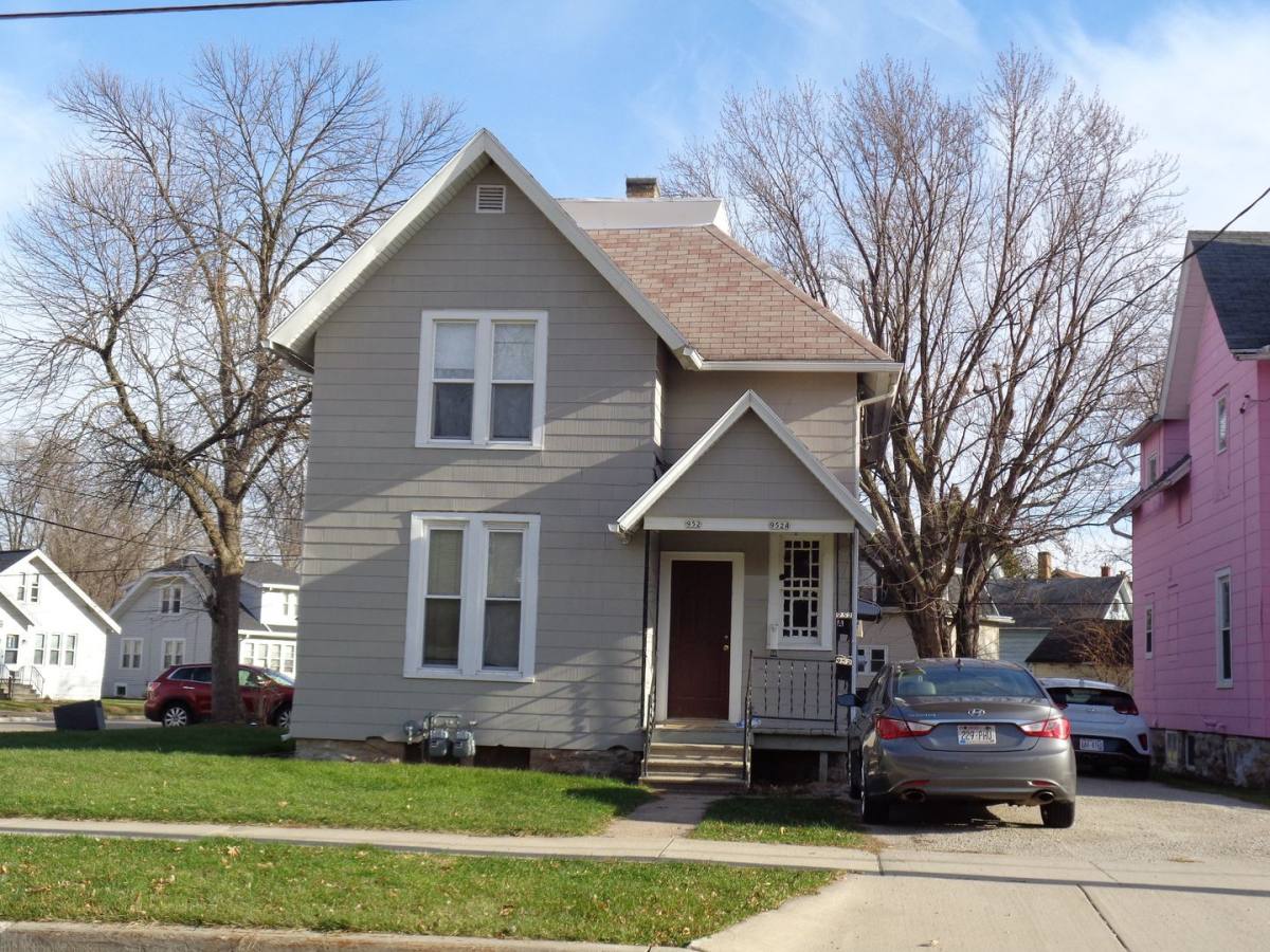 Apartment for rent at 952 Elmwood, Oshkosh, WI 54901
