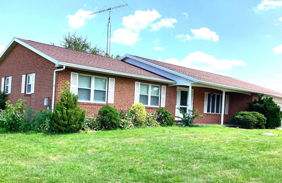 House for rent at 4570 Coontown Rd, Chambersburg, PA 17202