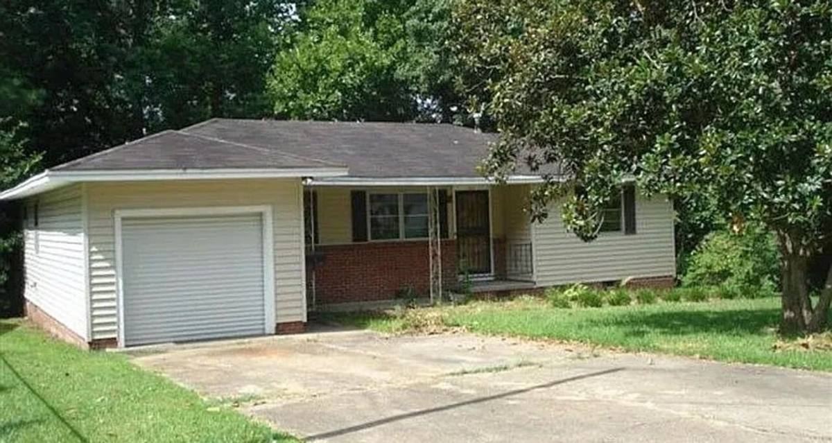 House for rent at 951 Reaves St, Jackson, MS 39204