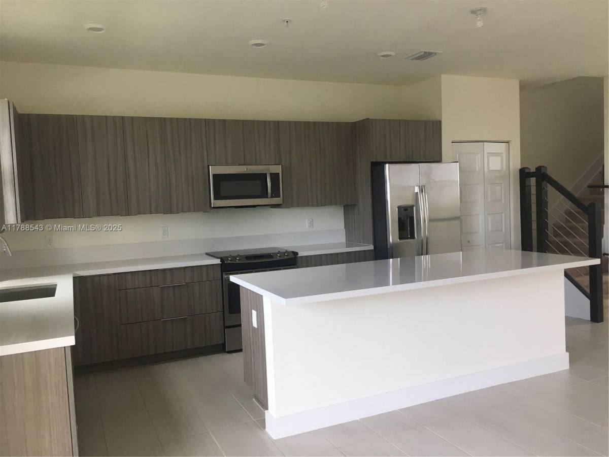 Townhouse for rent at 10461 NW 82nd St, Miami, FL 33178