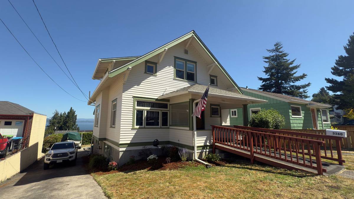 House for rent at 3360 Harrison Ave, Astoria, OR 97103