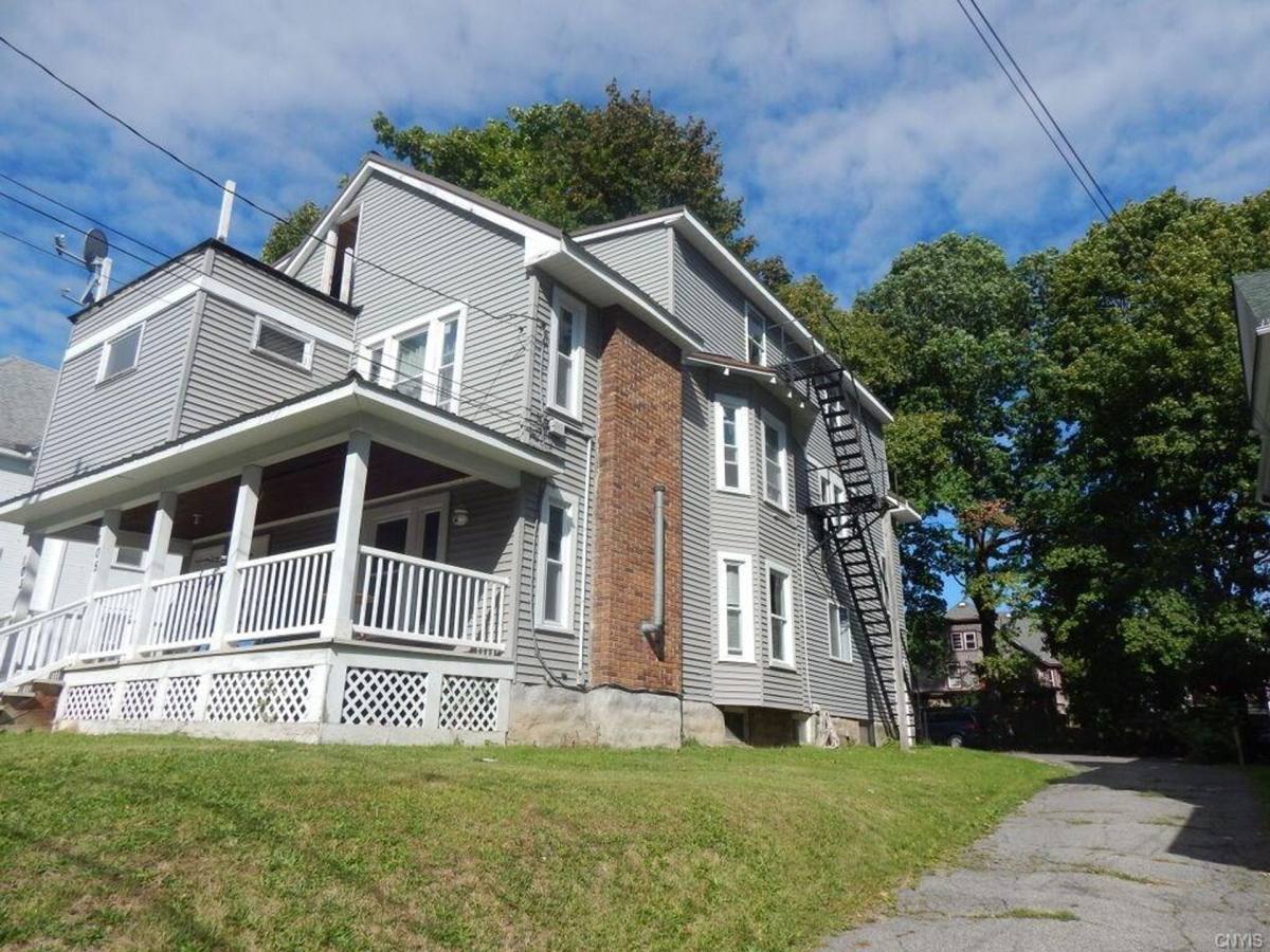 Apartment for rent at 103-105 Trinity Place, Syracuse, NY 13210