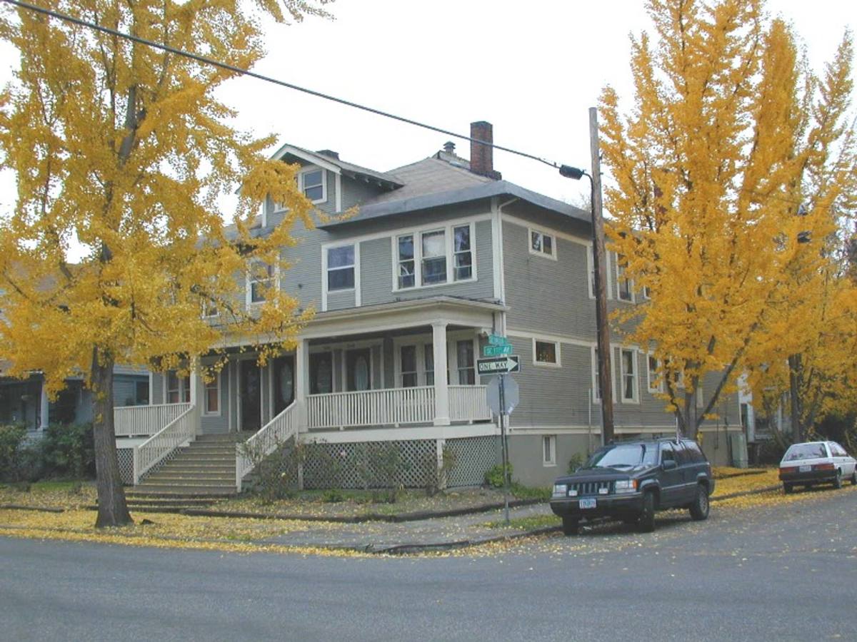 Apartment for rent at 2032 - 2038 SE, Portland, OR 97214