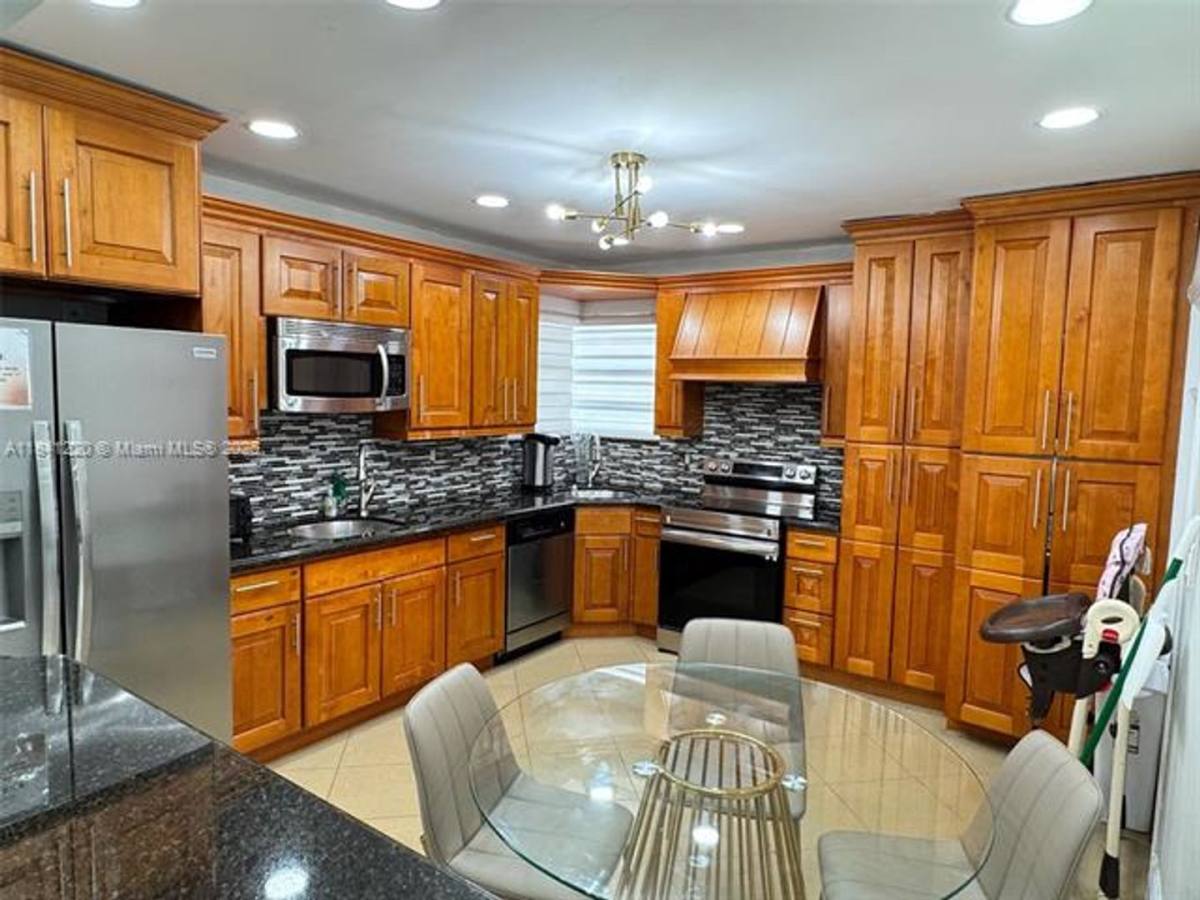 House for rent at 17800 NE 10th Ave, Miami, FL 33162