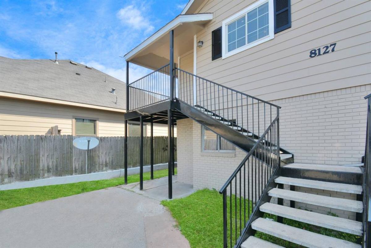 Apartment for rent at 8127 Colonial Lane, Houston, TX 77051