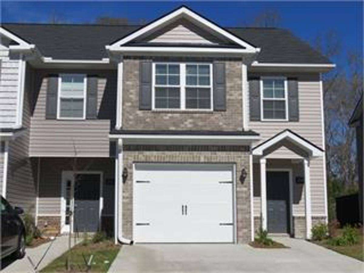 Townhouse for rent at 200 Kepler Loop, Richmond Hill, GA 31324