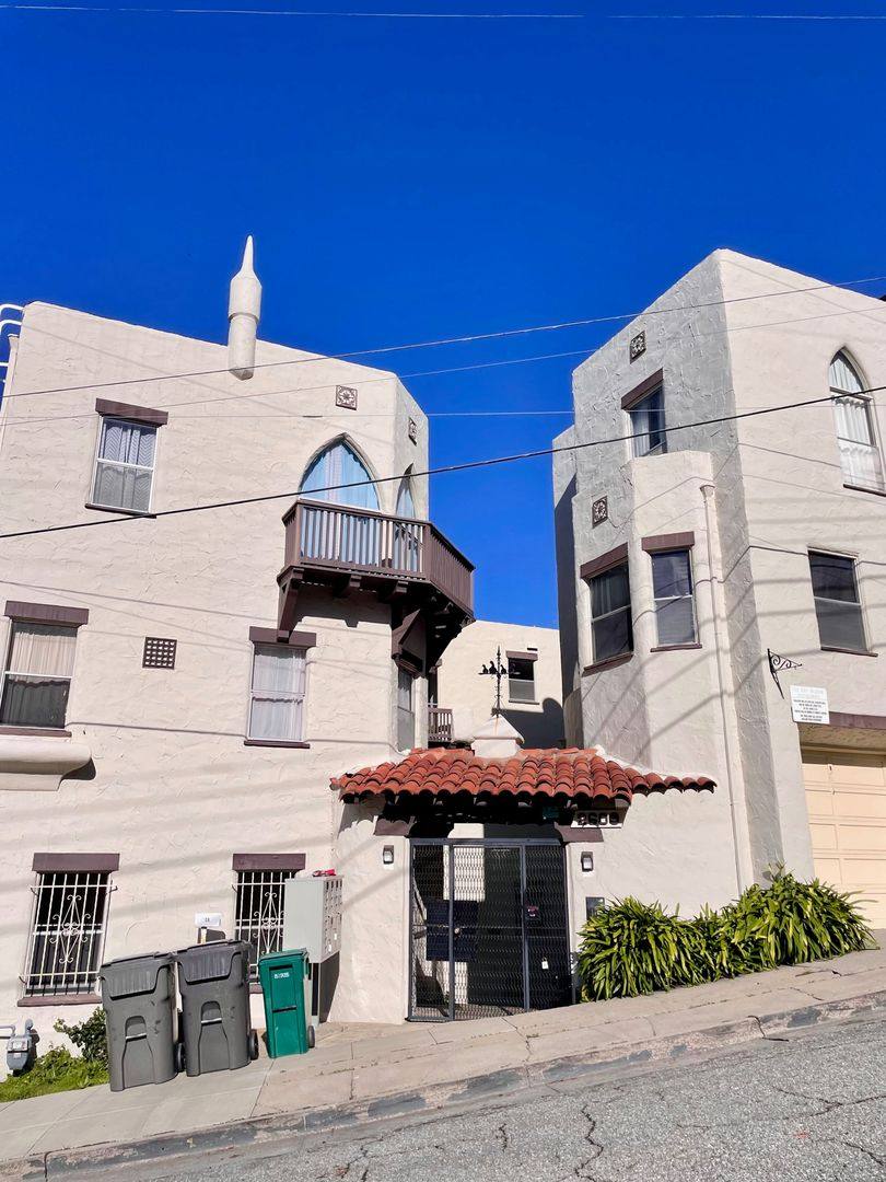 Apartment for rent at 2609 Ivy Dr, Oakland, CA 94606