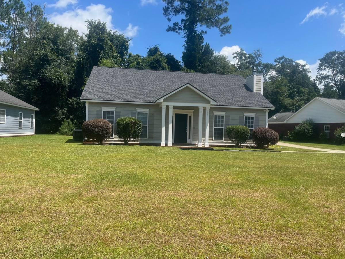 House for rent at 217 Hedgerow Dr, Leesburg, GA 31763