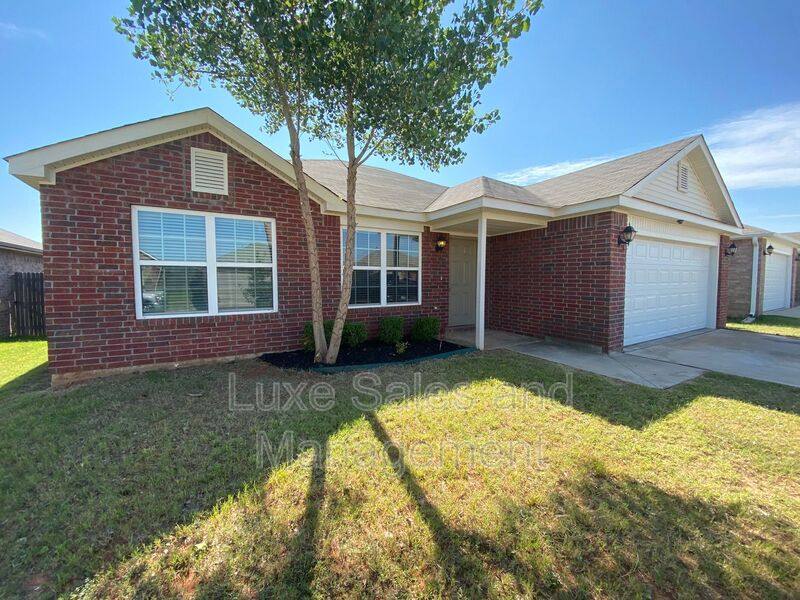 House for rent at 2912 Thompson Farm Lane, Yukon, OK 73099