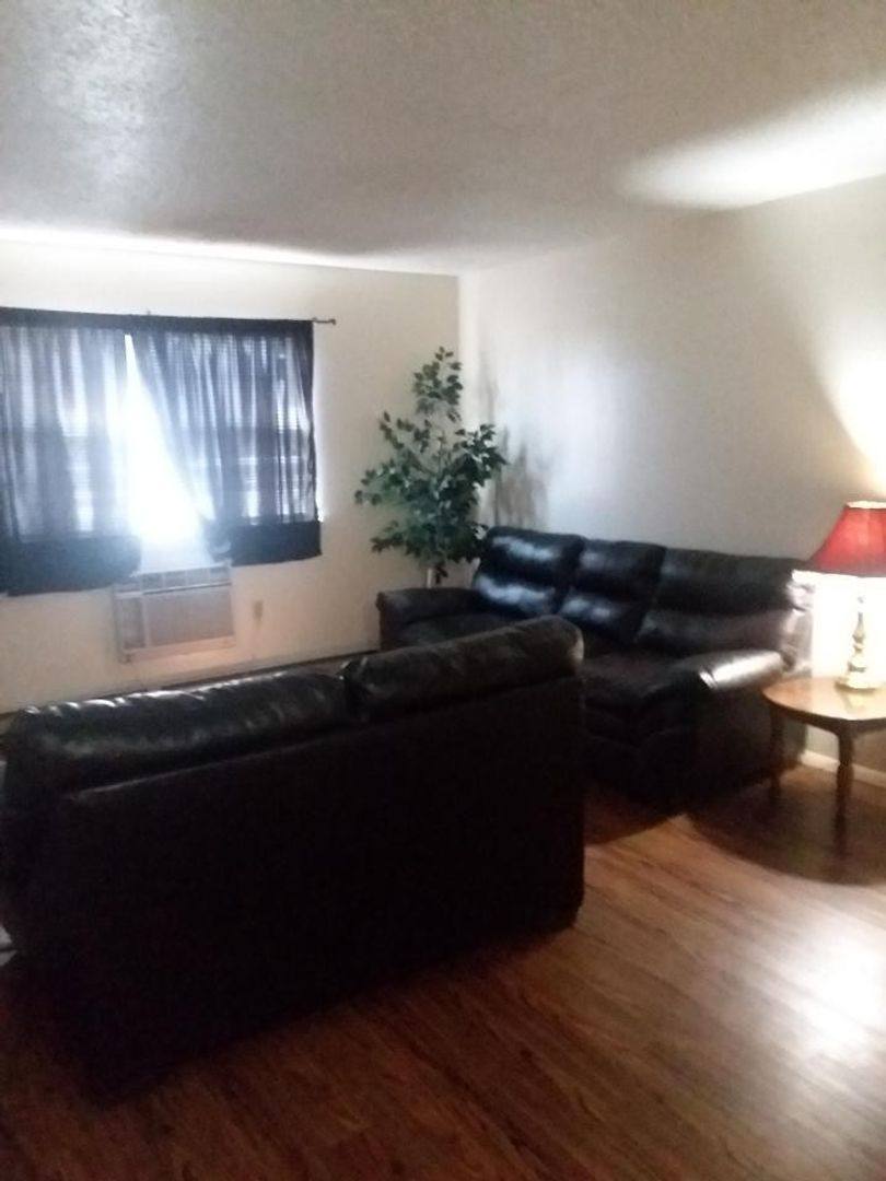 Apartment for rent at 1621 N 13th St, Frederick, OK 73542