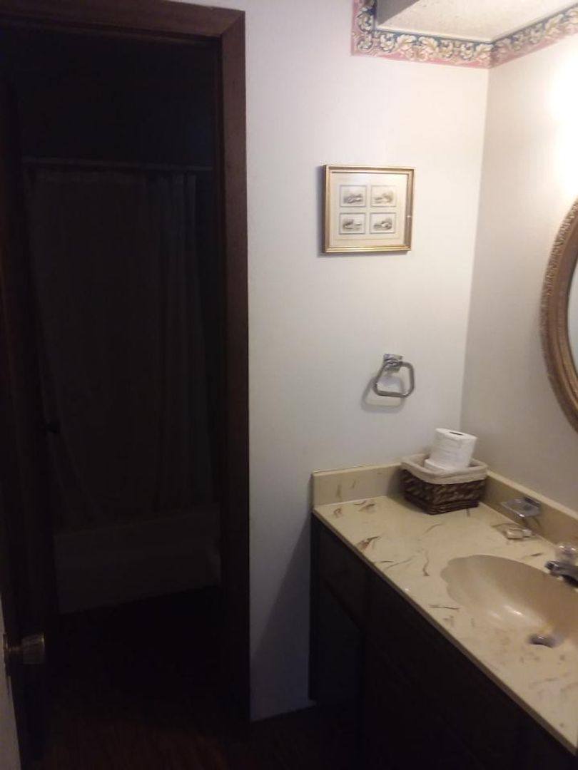 Apartment for rent at 1621 N 13th St, Frederick, OK 73542