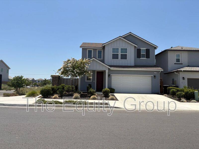 House for rent at 1105 W Sedona Ave, Visalia, CA 93291