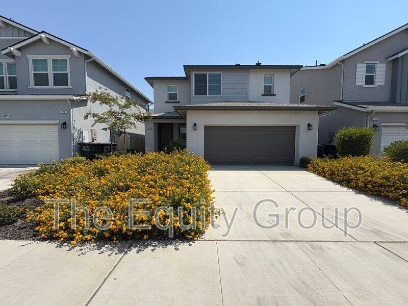House for rent at 1005 W Sedona Ave, Visalia, CA 93291