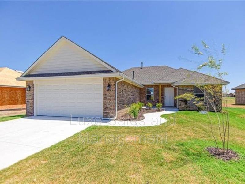 House for rent at 10612 Mountain Fork Dr, Yukon, OK 73099