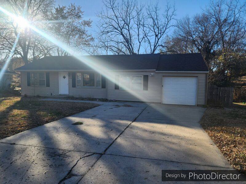 House for rent at 1908 N Kiger Rd, Independence, MO 64050