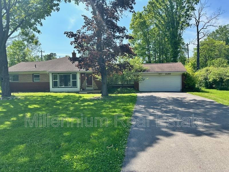 House for rent at 24955 Westmoreland Dr, Farmington, MI 48336