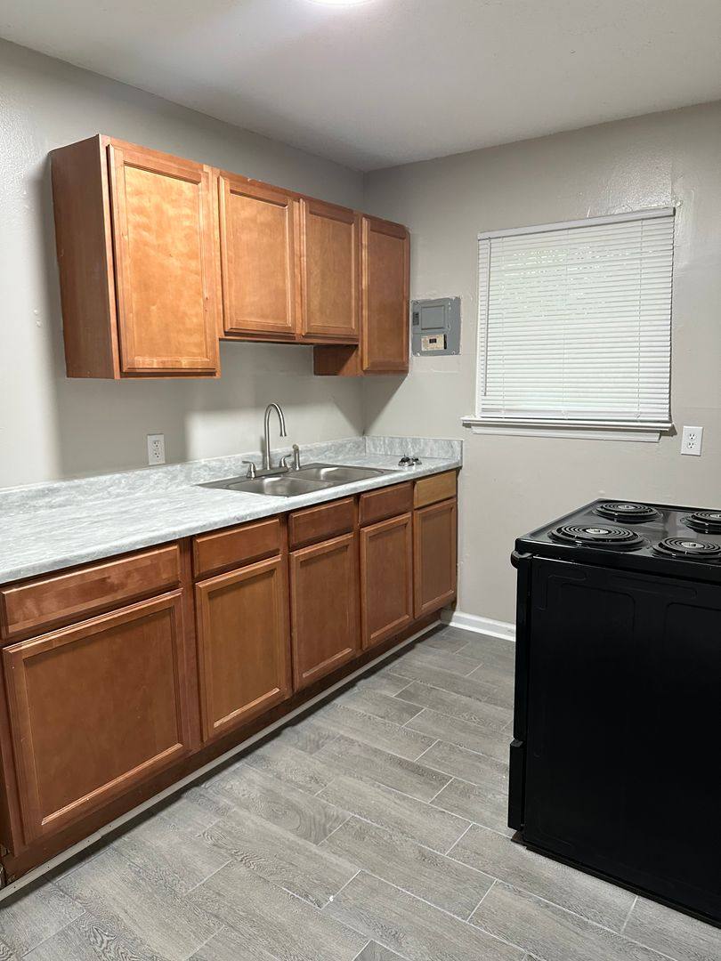 Townhouse for rent at 3625 Glenwood Dr, Charlotte, NC 28208