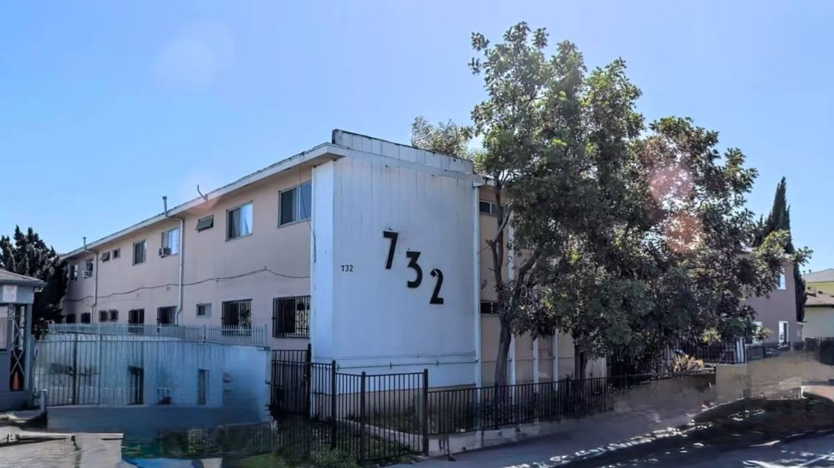 Apartment for rent at 732 W Imperial Highway, Los Angeles, CA 90044