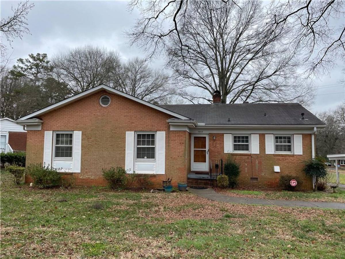 House for rent at 3847 Whitehall Dr, Charlotte, NC 28208