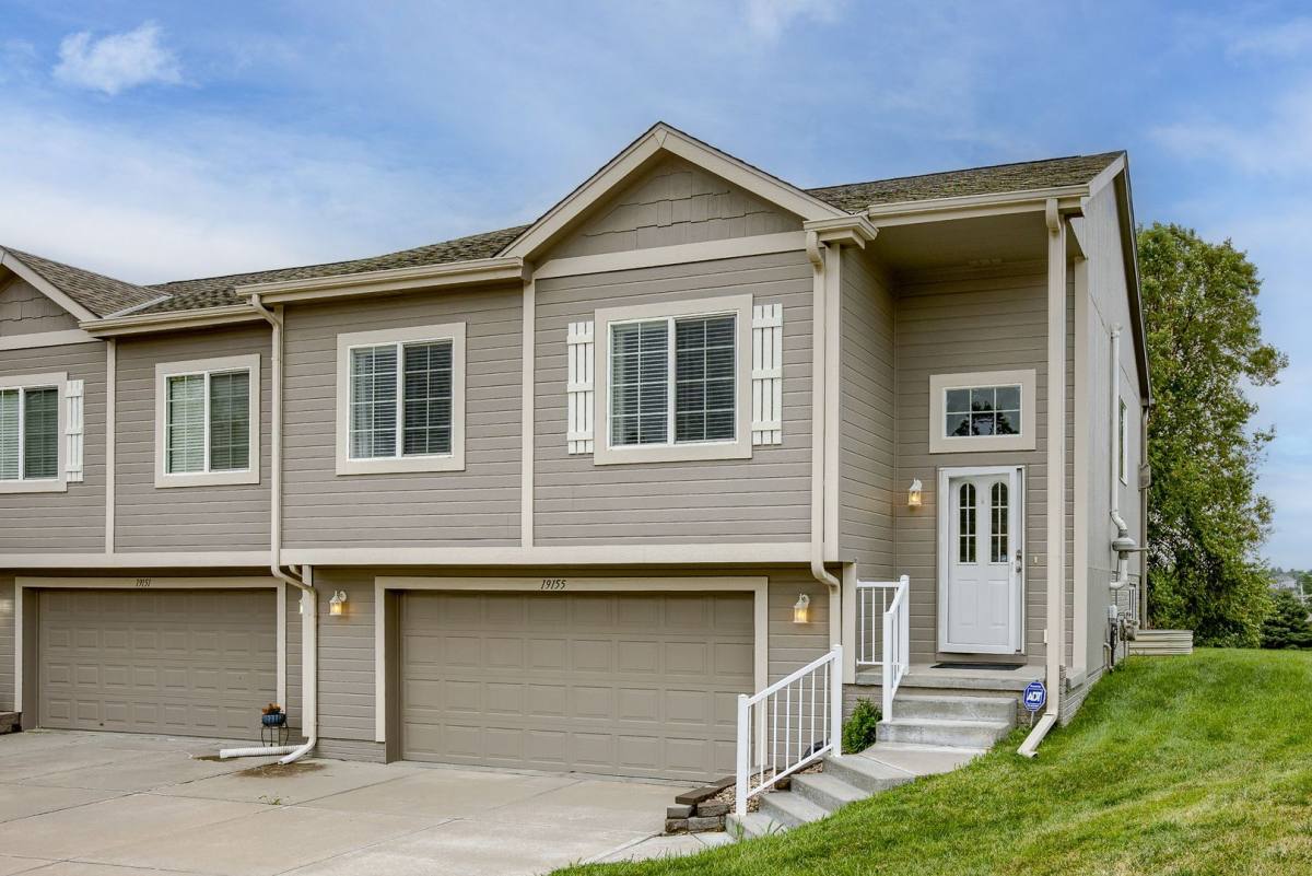 Townhouse for rent at 19155 Drexel Circle, Omaha, NE 68135