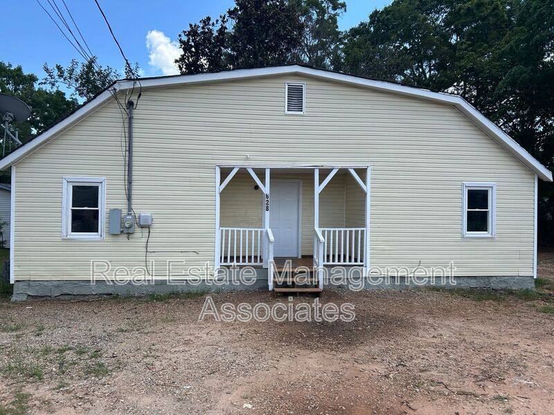 House for rent at 628 E Broad St, Griffin, GA 30223