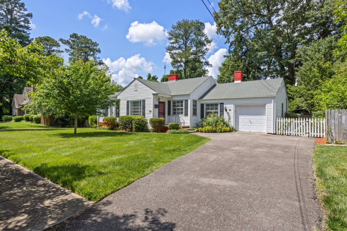 House for rent at 208 Marvin Ave, Colonial Heights, VA 23834