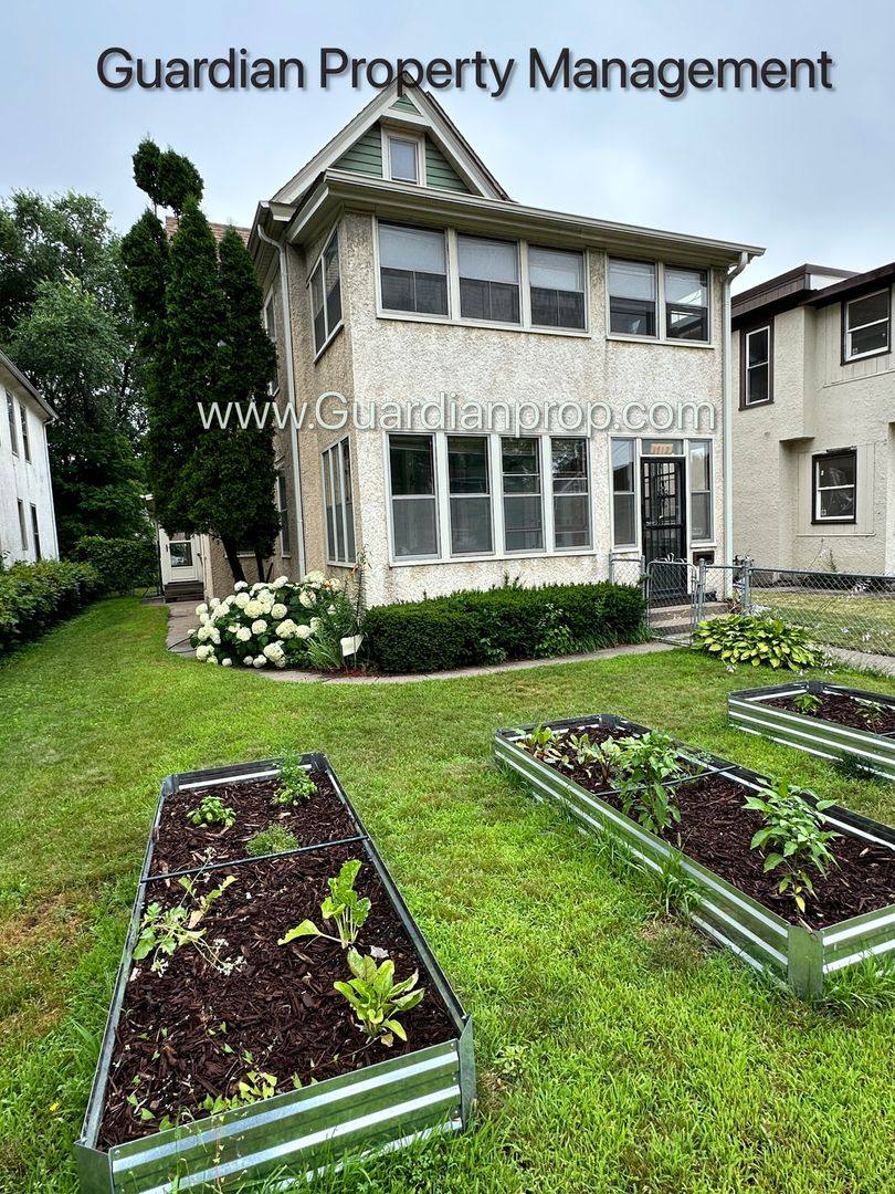 Townhouse for rent at 1712 University Ave NE, Minneapolis, MN 55413