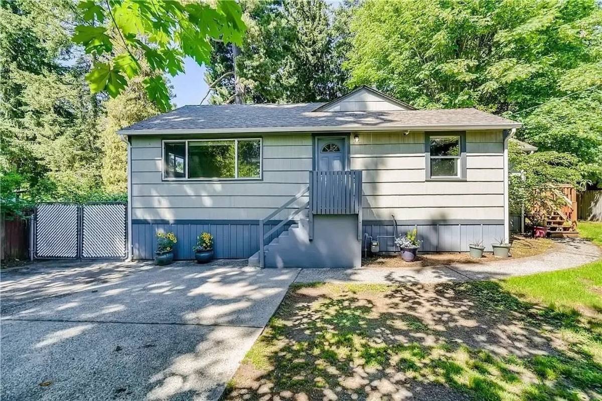 11015 17th Ave NE, Seattle, WA 98125