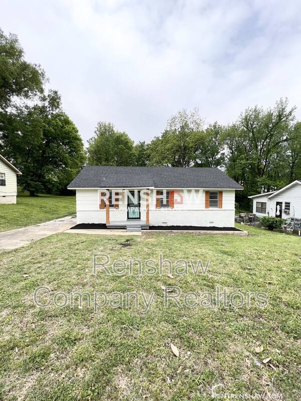 House for rent at 11 W Rollins Rd, Memphis, TN 38109