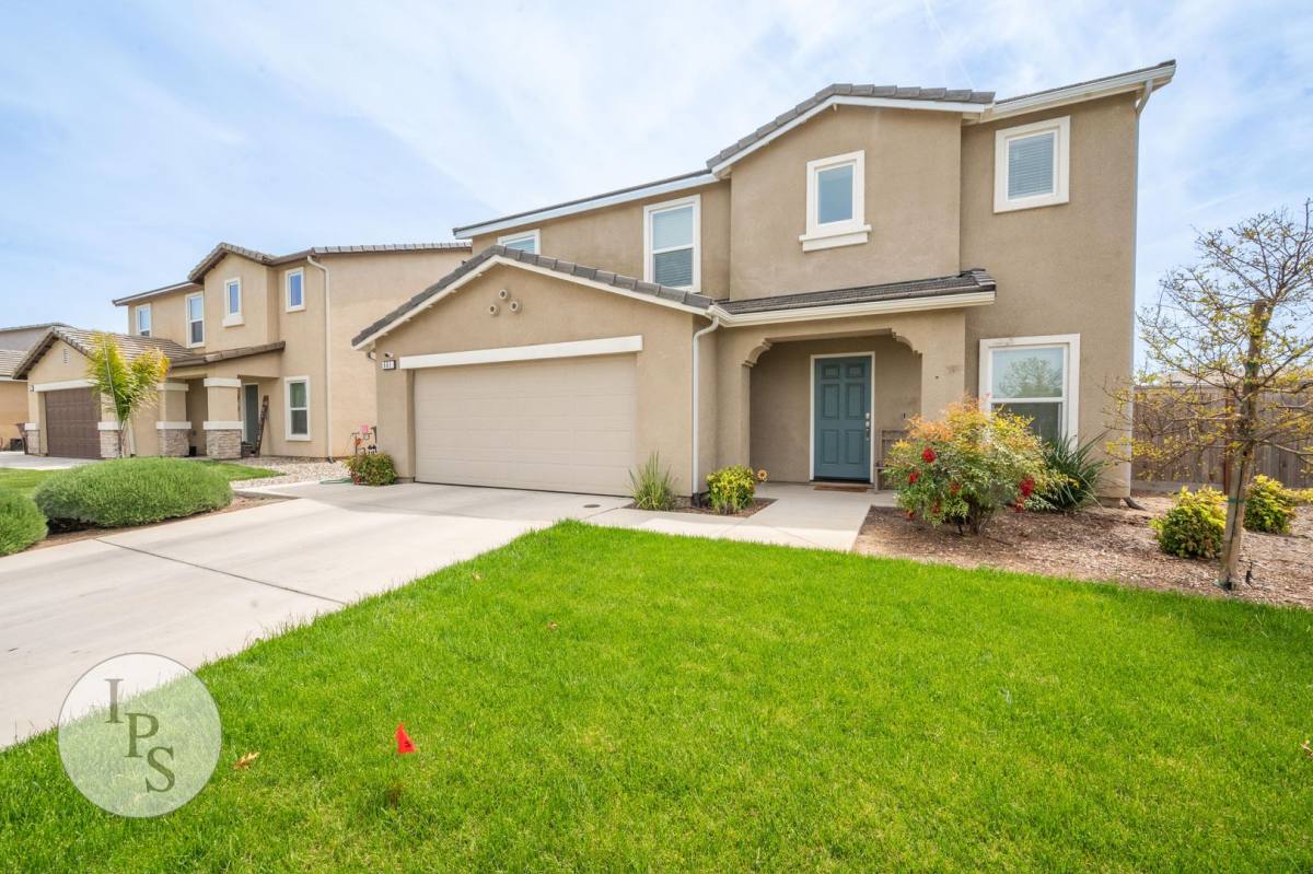 House for rent at 661 9th St, Sanger, CA 93657