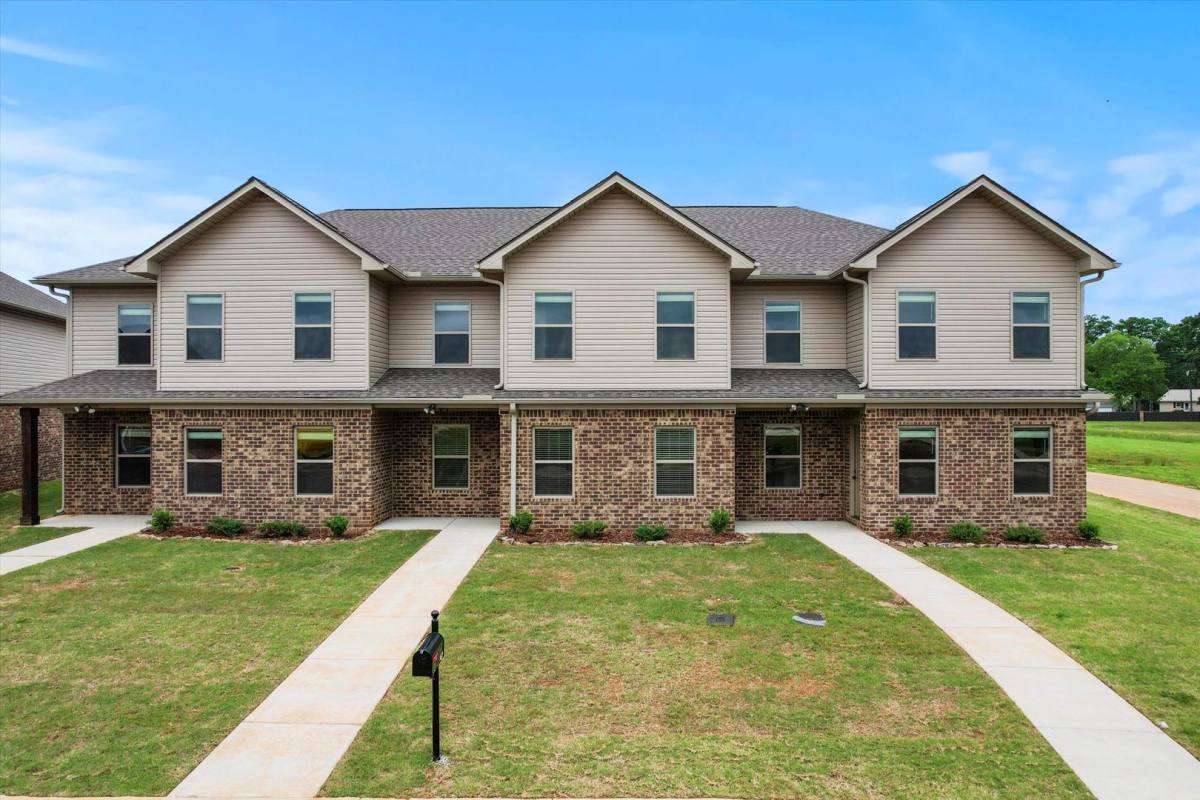 Townhouse for rent at 16085 Cohen Dr, Athens, AL 35611