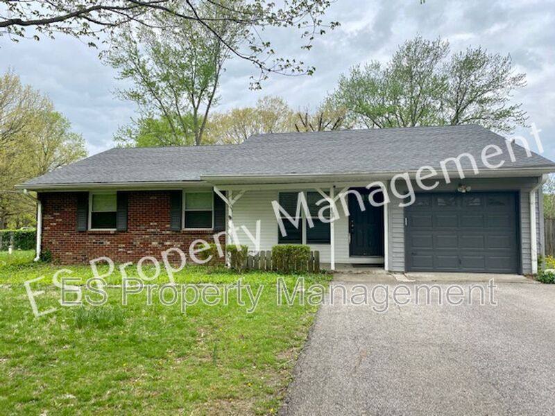 House for rent at 8070 Chiltern Dr, Indianapolis, IN 46268