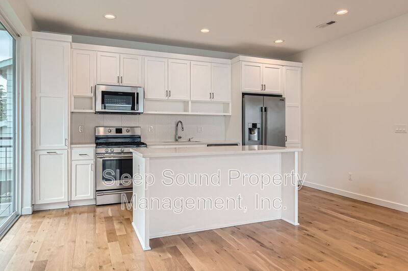 Townhouse for rent at 1010 N Ainsworth St, Portland, OR 97217