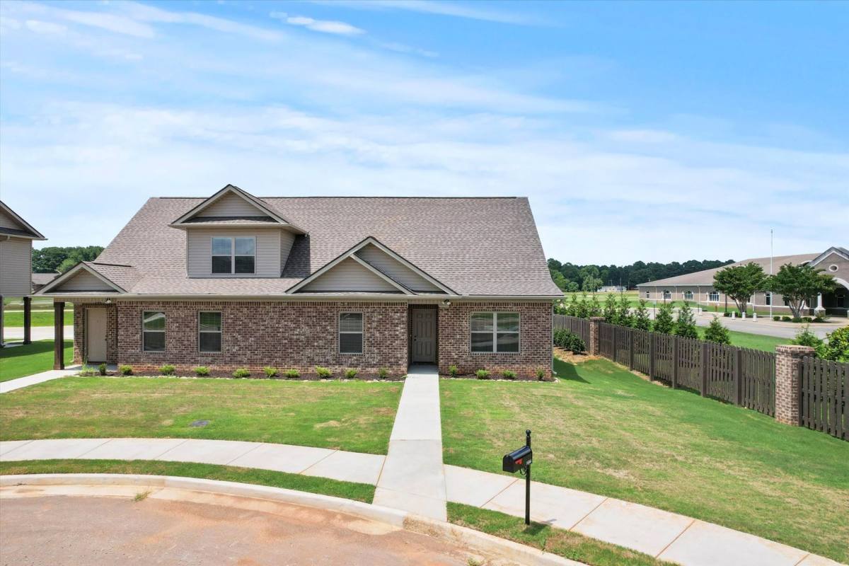 Townhouse for rent at 16089 Cohen Dr, Athens, AL 35611