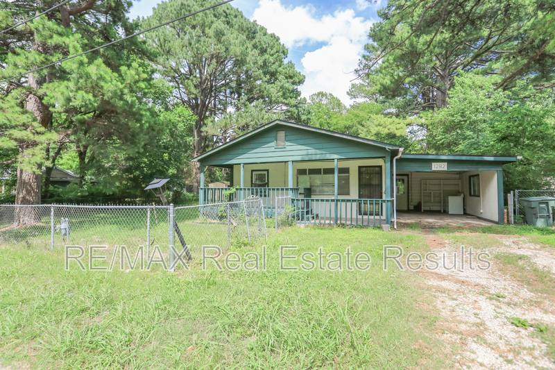House for rent at 1282 SE Farmers Dr, Fayetteville, AR 72701