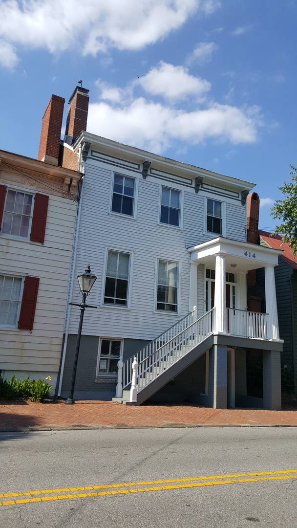 Apartment for rent at 414 London St, Portsmouth, VA 23704