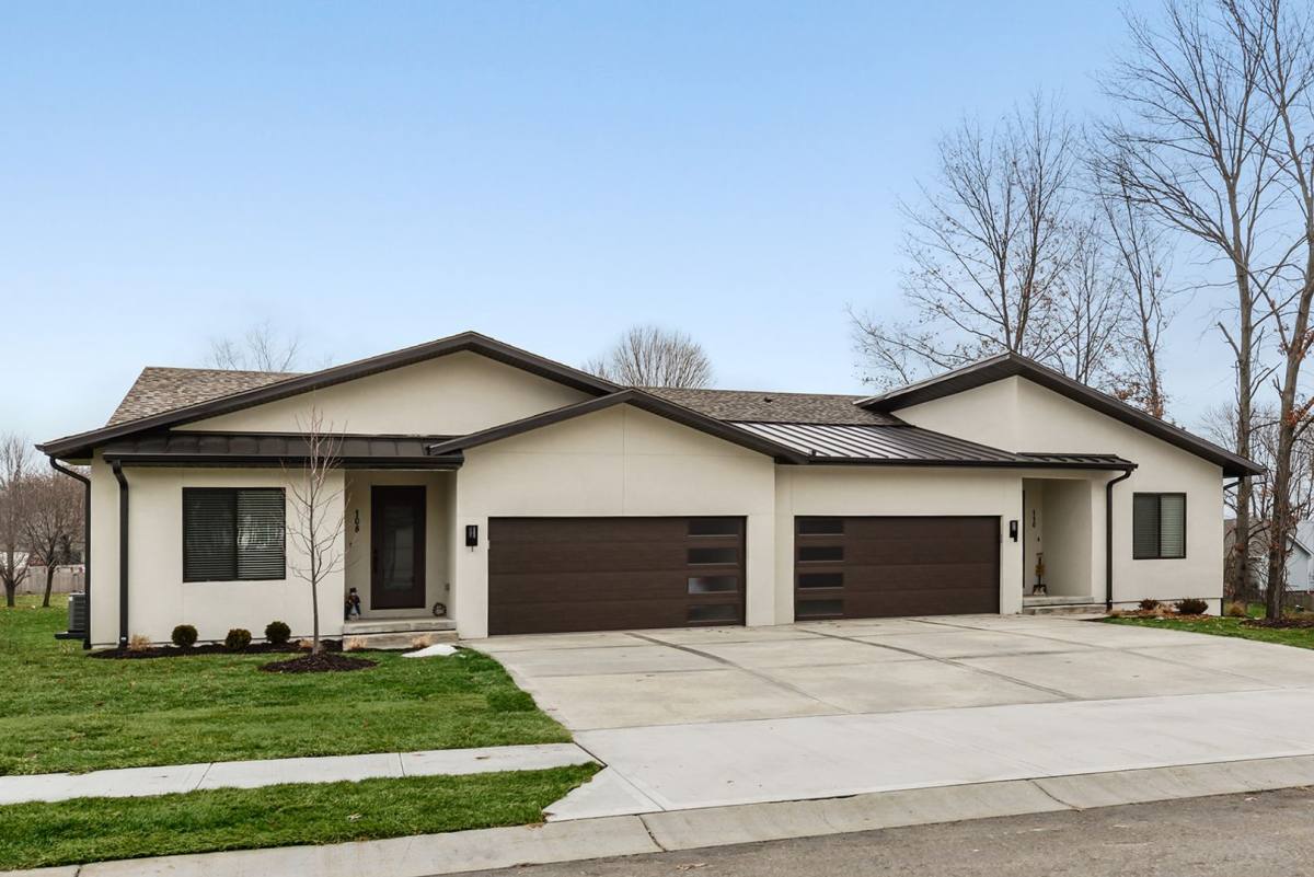 Townhouse for rent at 102 E Maplewood Lane, Raymore, MO 64083