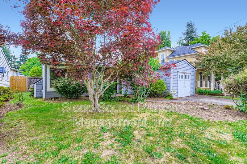 House for rent at 9927 N Ivanhoe St, Portland, OR 97203