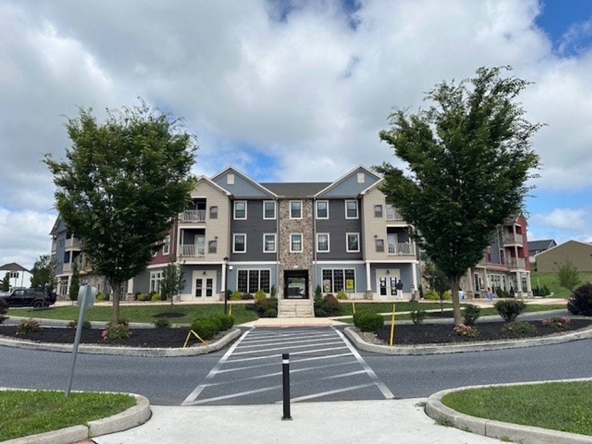 Apartment for rent at 1708 Fairmont Dr, Harrisburg, PA 17111