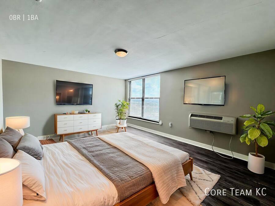 Apartment for rent at 722 Walnut St, Kansas City, MO 64106