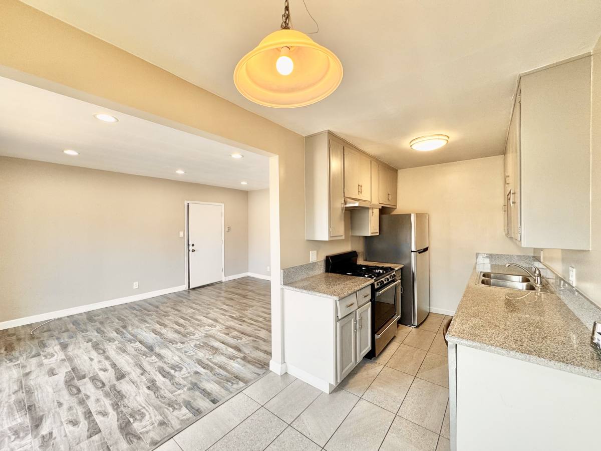 Apartment for rent at 1508 S Orange Dr, Los Angeles, CA 90019