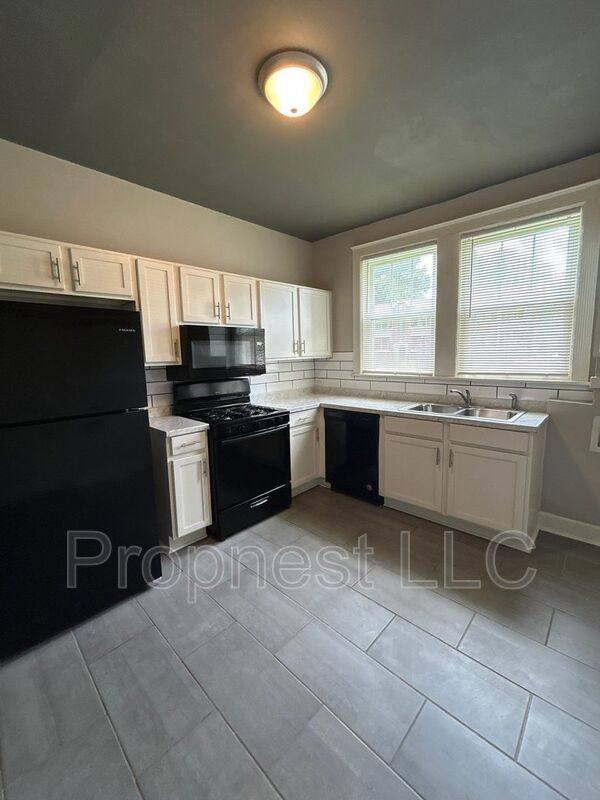 Apartment for rent at 316 S Cleveland #1, Memphis, TN 38104