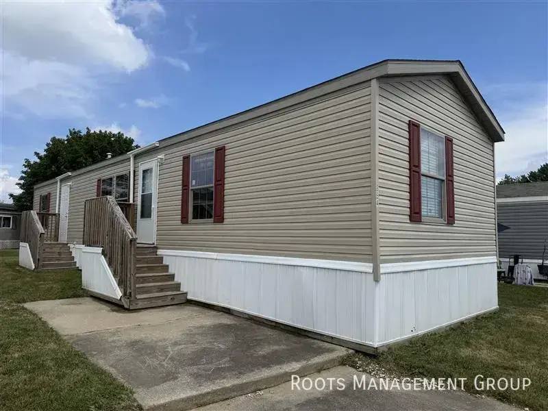 House for rent at 2220 Dunkelburg Rd, Fort Wayne, IN 46819